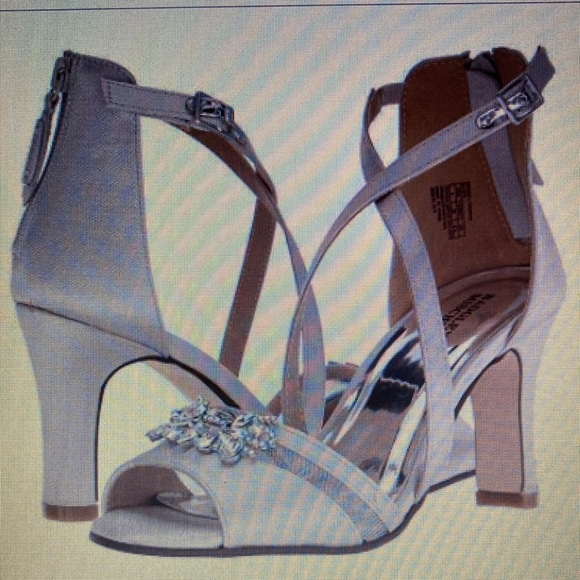 Badgley Mischka Kendall Hannah heels in silver - Picture 1 of 13